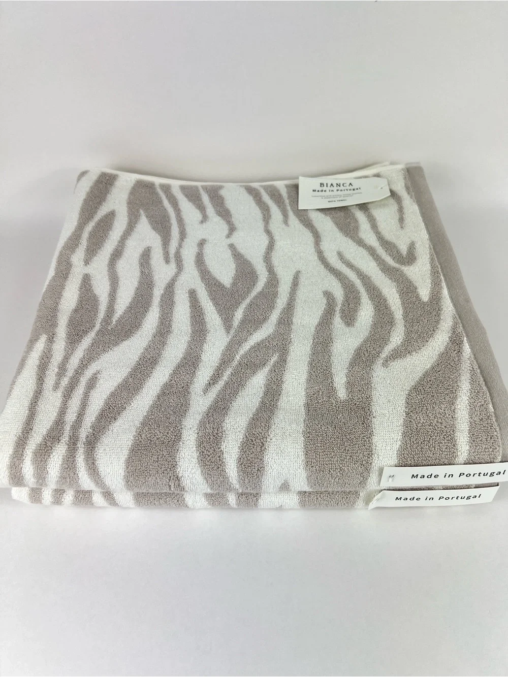 Bianca Bath Towels White Tan Zebra Pattern Soft Cotton Made in Portugal 2 Pc NEW